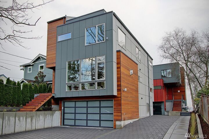 5423 49th Ave SW  Seattle WA 98116 photo
