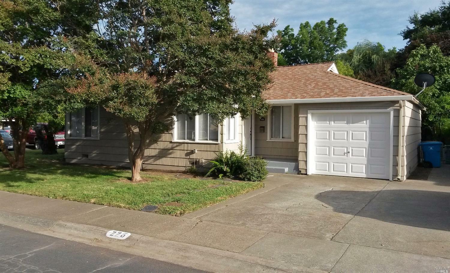 Property Photo: 225 Elm Street CA 95688