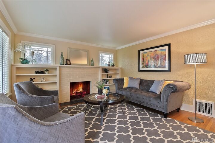 Property Photo:  4801 38th Ave NE  WA 98105 