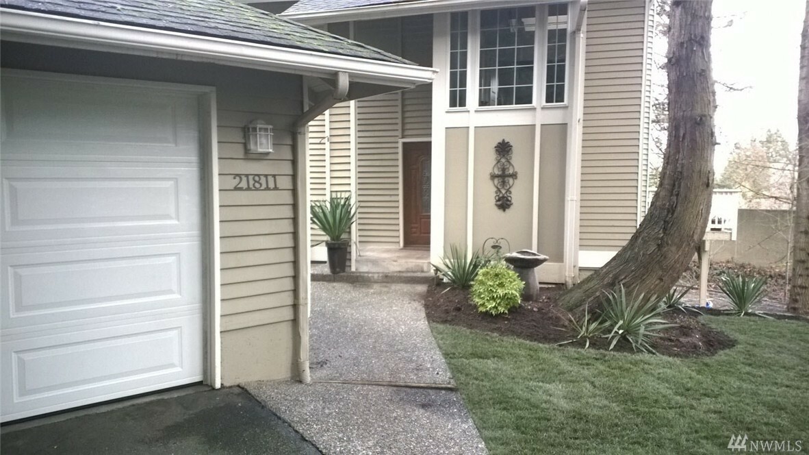 Property Photo: 21811 4th Ave SE WA 98021