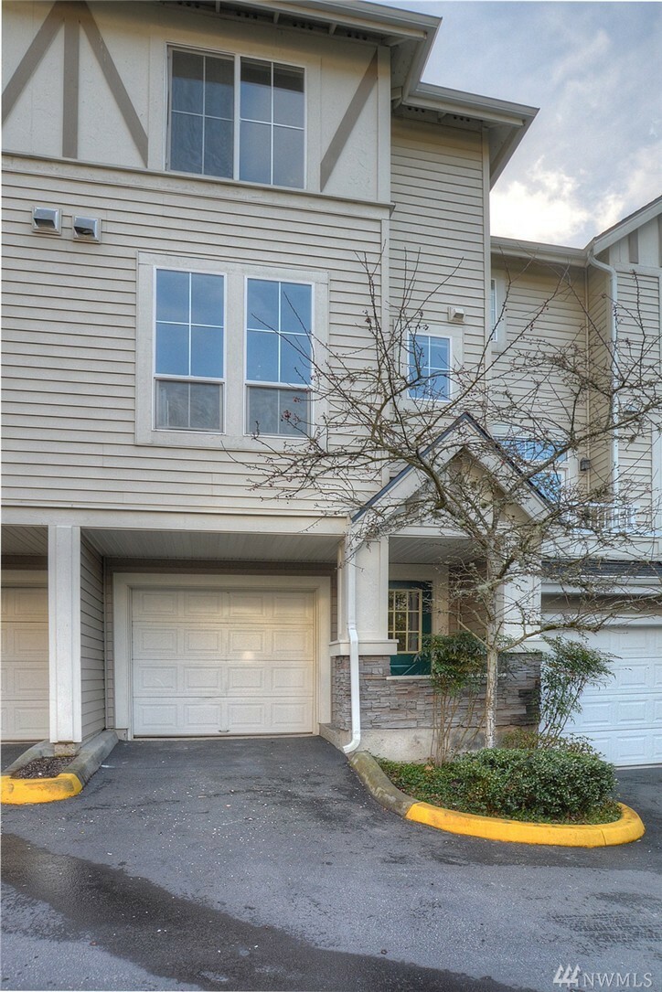 Property Photo: 4473 249th Terr SE WA 98029