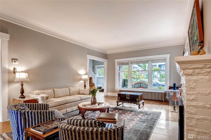 Property Photo: 2211 Broadway Avenue E WA 98102