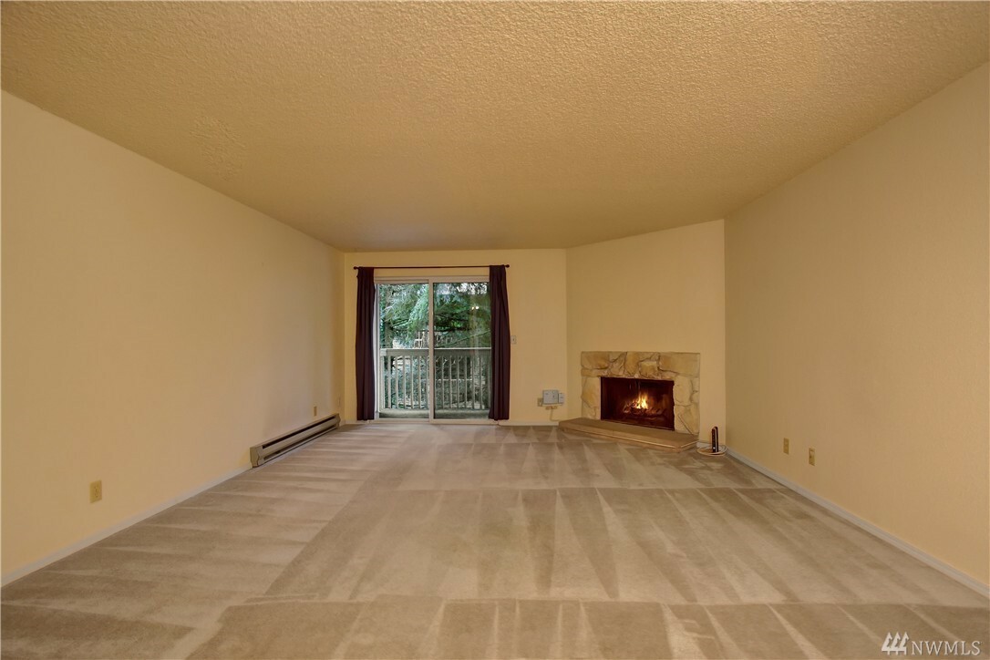 Property Photo: 14527 NE 40th St G204 WA 98007