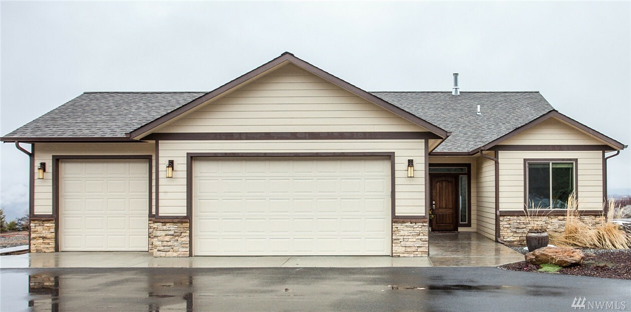 Property Photo: 11 Ohrazda Lane WA 98802