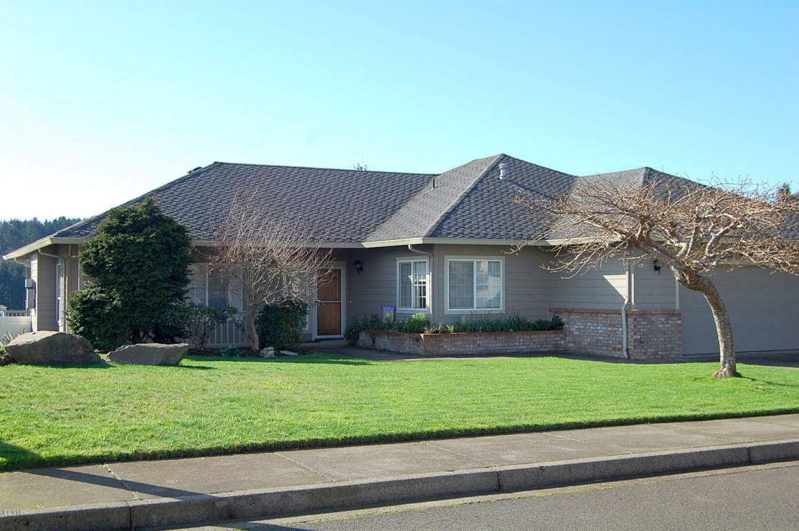 Property Photo: 2490 NE Voyage Loop OR 97367