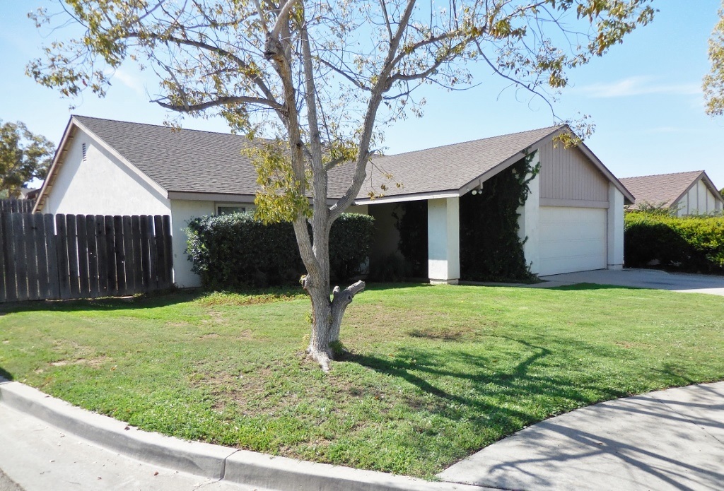 Property Photo: 1205 Via Teresa CA 92069