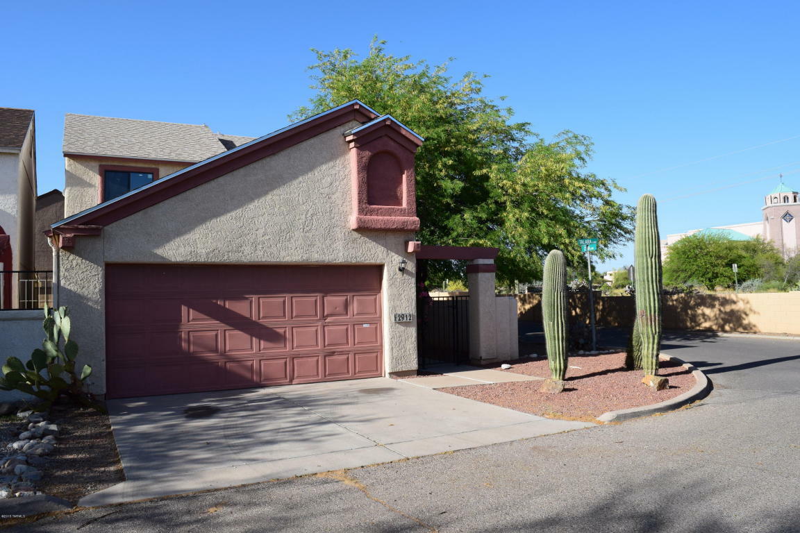 Property Photo:  2912 W Talara Lane  AZ 85742 