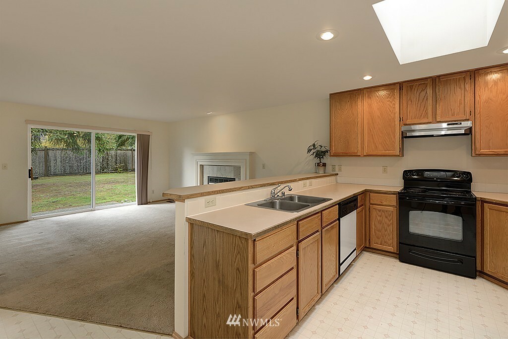 Property Photo:  9212 NE Sea Ray Ct  WA 98110 