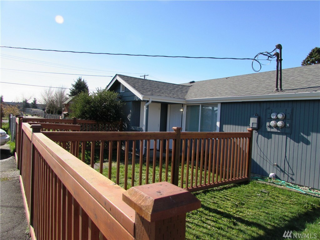 Property Photo:  31 49th St NE  WA 98002 