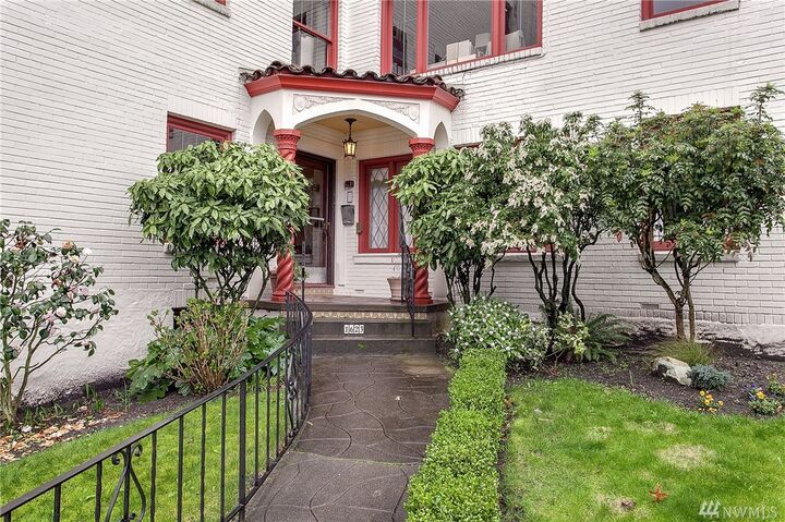 Property Photo:  1623 Taylor Ave N 303  WA 98109 