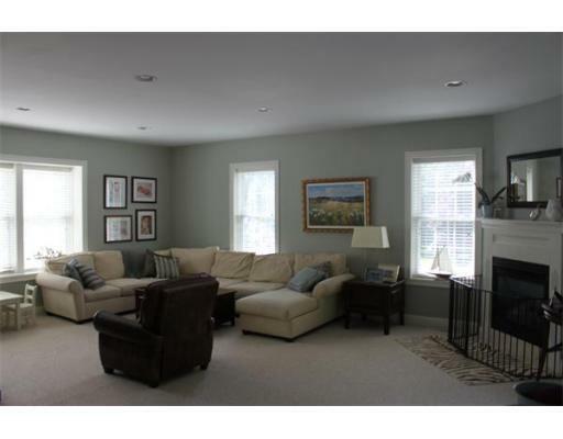 Property Photo:  4 Fairway  MA 01913 
