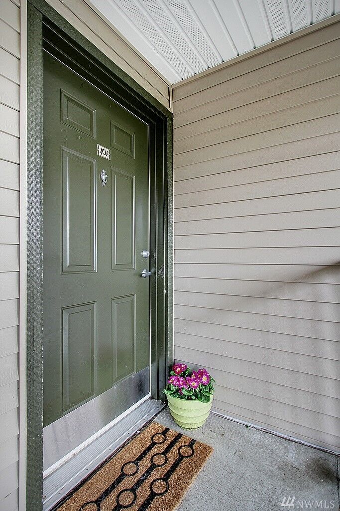Property Photo:  11313 NE 128th Street E202  WA 98034 
