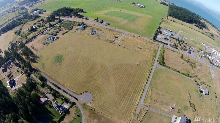 Property Photo:  1077 Zephyr Lane  WA 98282 