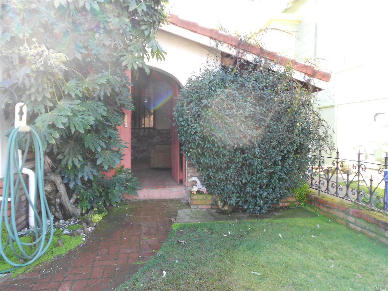 Property Photo:  935 Virginia Street  CA 94590 