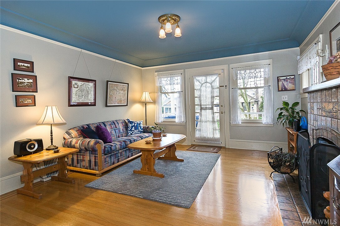 Property Photo: 125 NW 74th St WA 98117