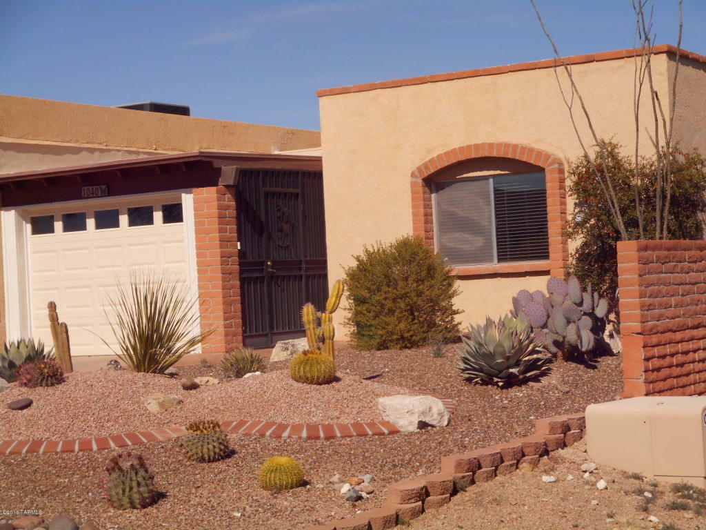 Property Photo:  1040 W Camino El Greco  AZ 85622 