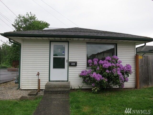 Property Photo:  905  Broadway Street  WA 98223 