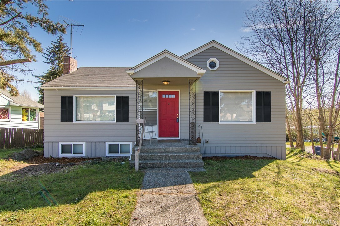 Property Photo: 10858 11th Ave SW WA 98146