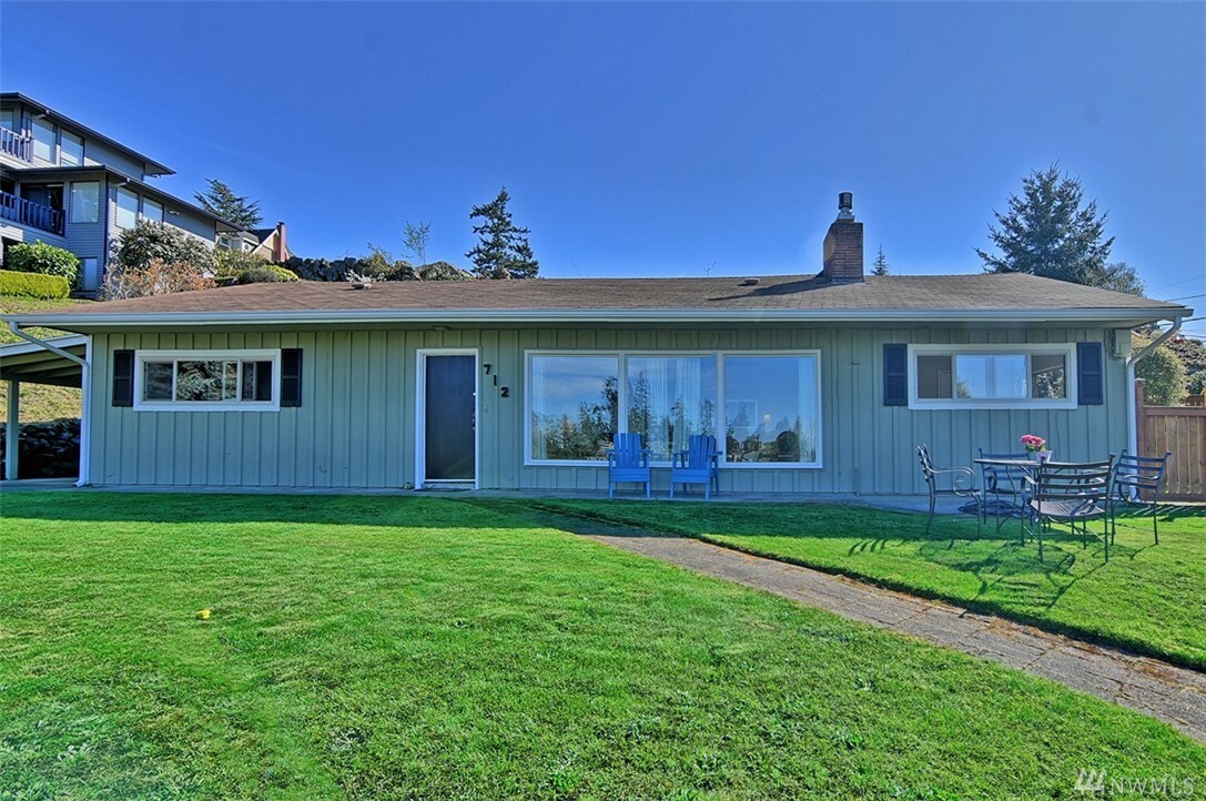 Property Photo:  712 Bell St  WA 98020 