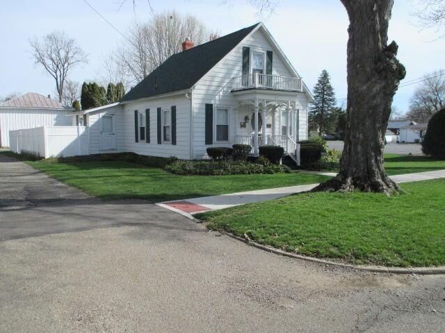 Property Photo:  613 E High Street  OH 43050 