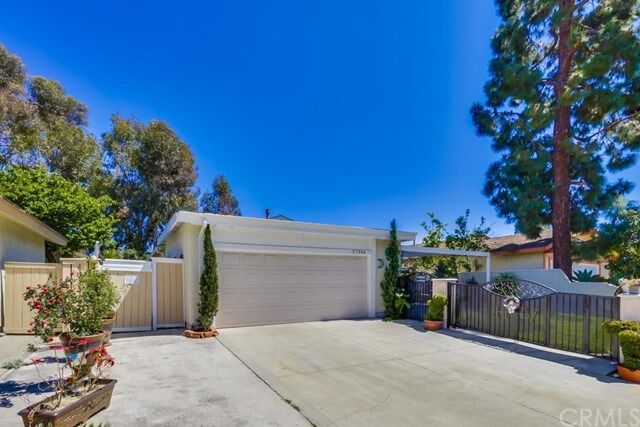 Property Photo: 27386 Tossamar CA 92692