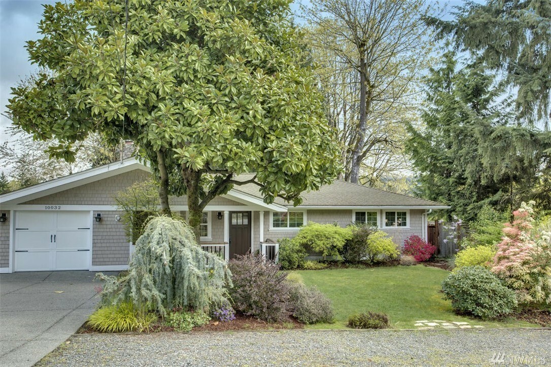 Property Photo: 10032 NE 30th Place WA 98004
