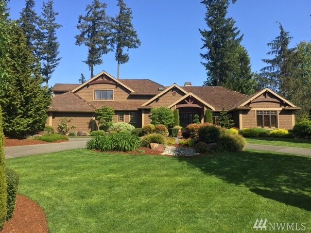 Property Photo:  116 Windsor Dr SE  WA 98074 