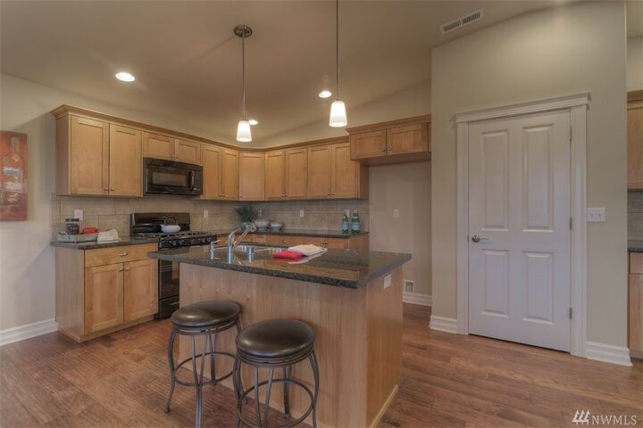 Property Photo: 6533 Hunt Highlands Loop WA 98335