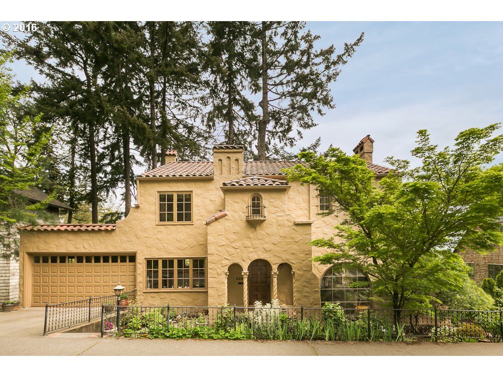 Property Photo:  2164 NW Aspen Ave  OR 97210 
