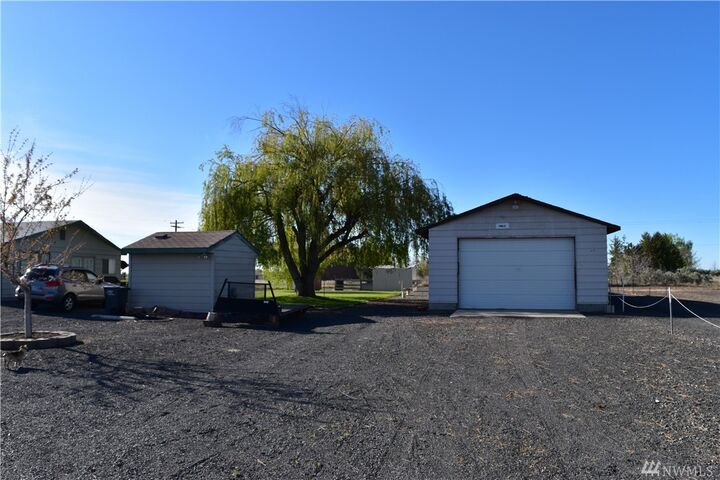 Property Photo: 8383 10 NW WA 98823