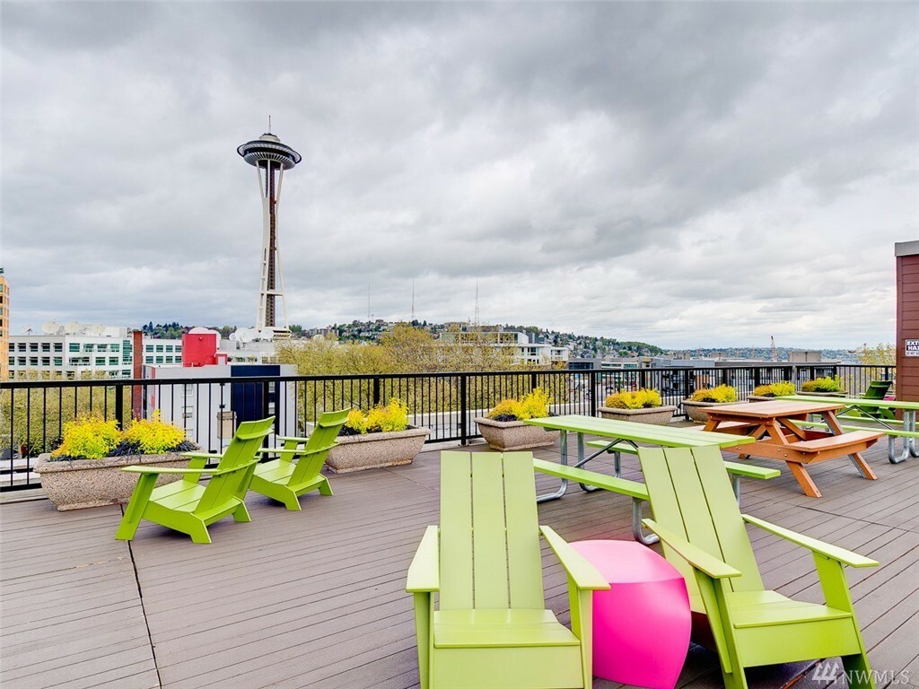 Property Photo: 425 Vine St 307 WA 98121