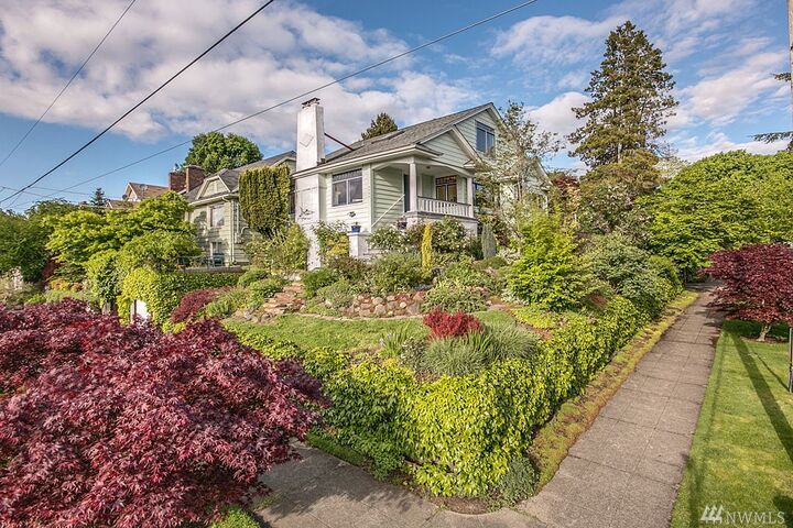 Property Photo: 4802 Burke Ave N WA 98103