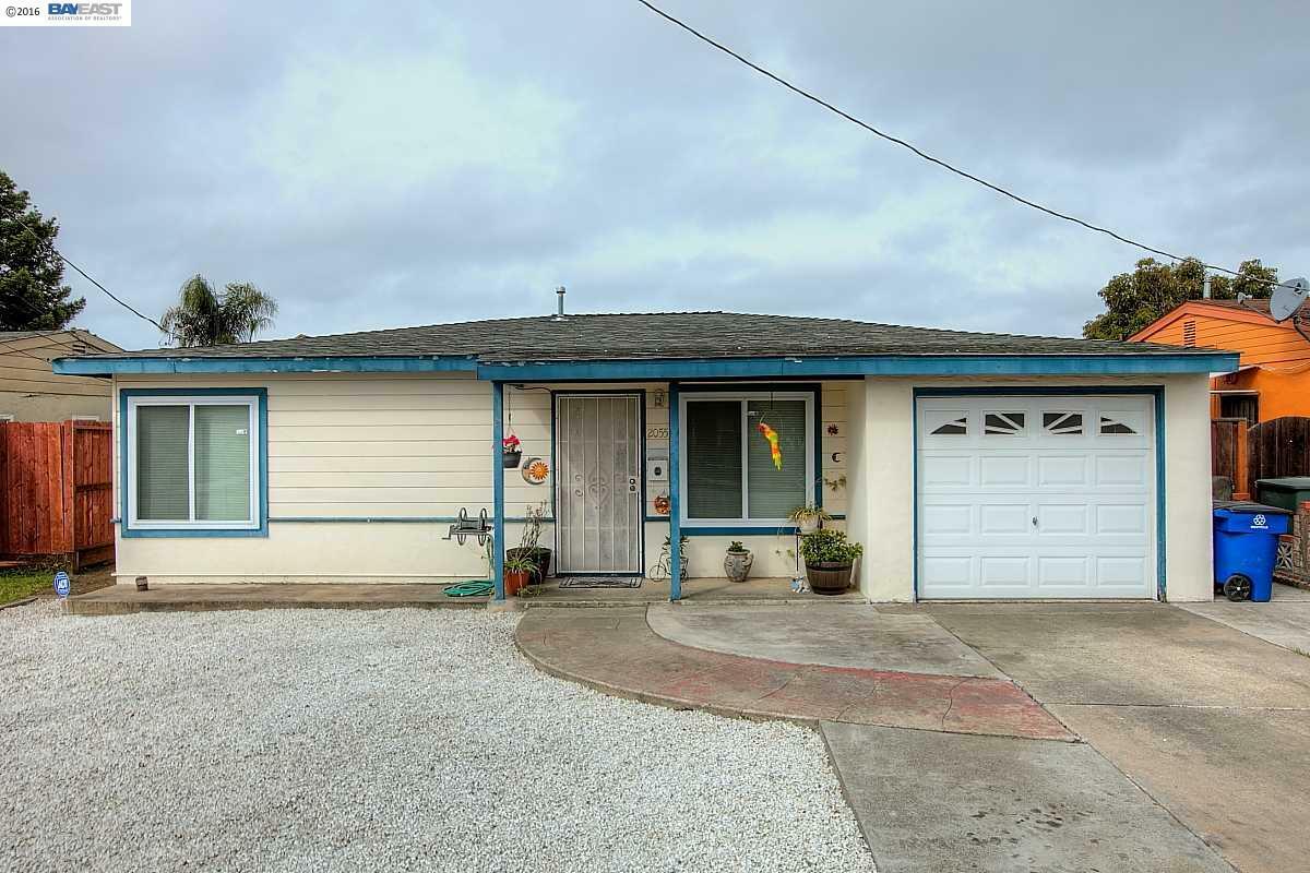 Property Photo:  2055 Arctic St  CA 94577 