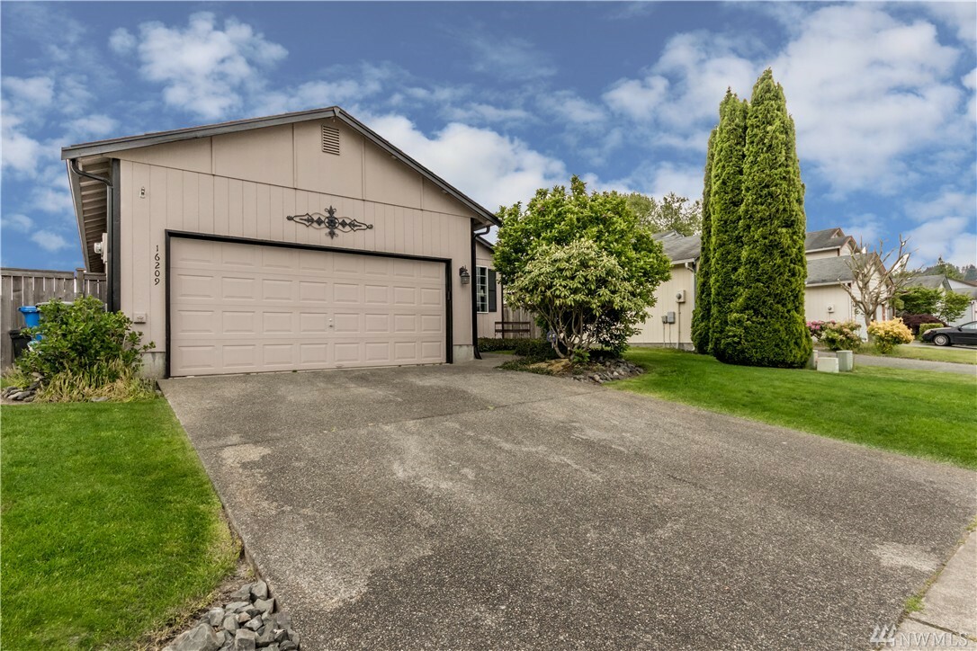 Property Photo:  16209 93rd St E  WA 98390 