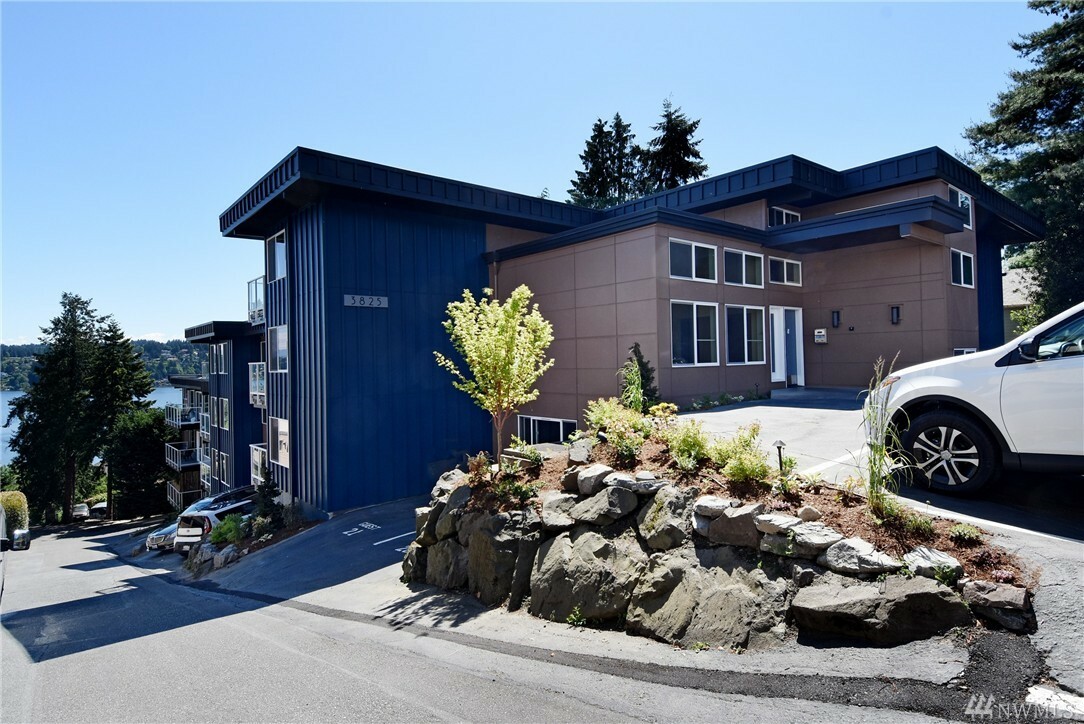 Property Photo:  3825 NE 155th Place 306  WA 98155 