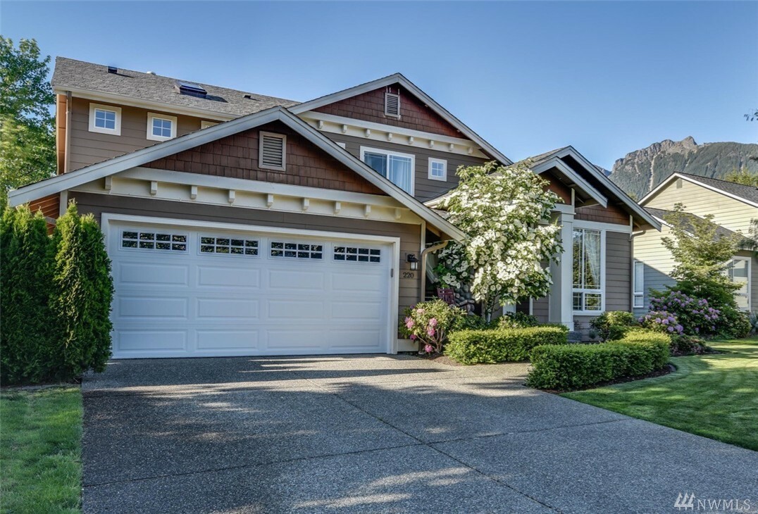 Property Photo: 220 SE 10th Cir WA 98045