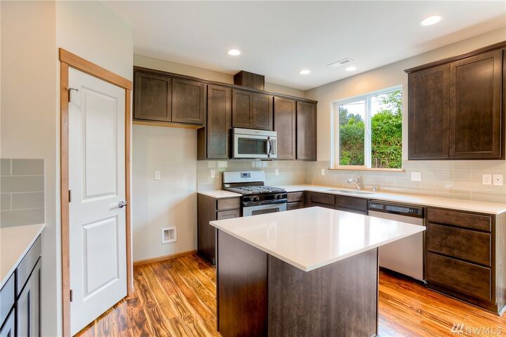 Property Photo: 2906 S 135th St WA 98168