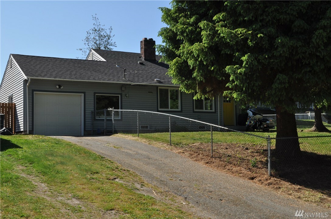 Property Photo:  19707 10th Ave S  WA 98148 