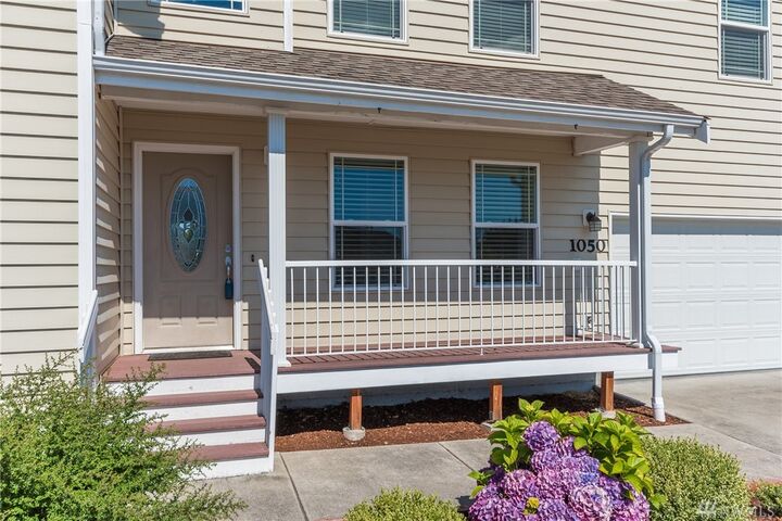 Property Photo:  1050 Kelly Place  WA 98277 
