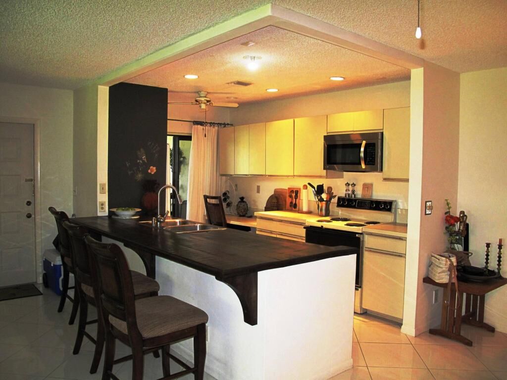 Property Photo: 5031 Nesting Way D FL 33484