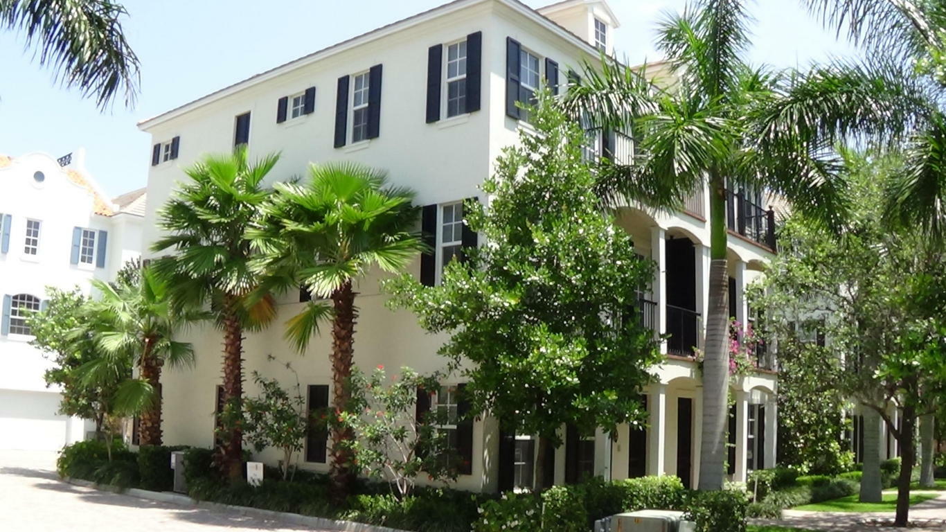 Property Photo:  136 N Cannery Row Circle  FL 33444 
