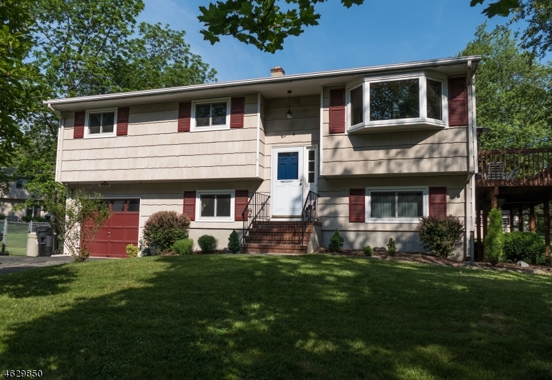 Property Photo:  4 Lenape Rd  NJ 08822 