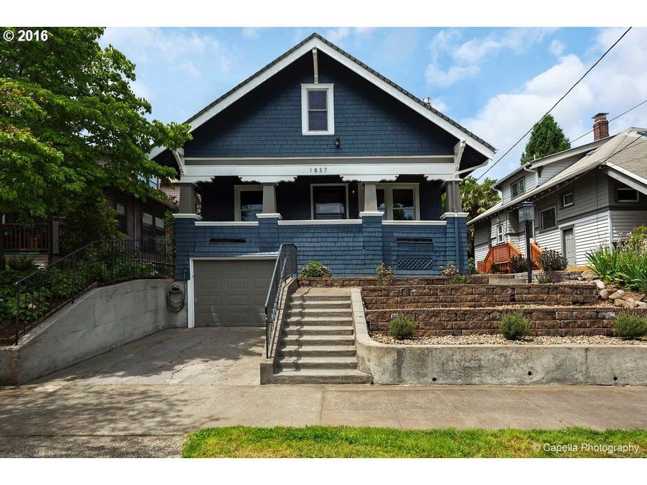 Property Photo:  1837 SE 41st Ave  OR 97214 
