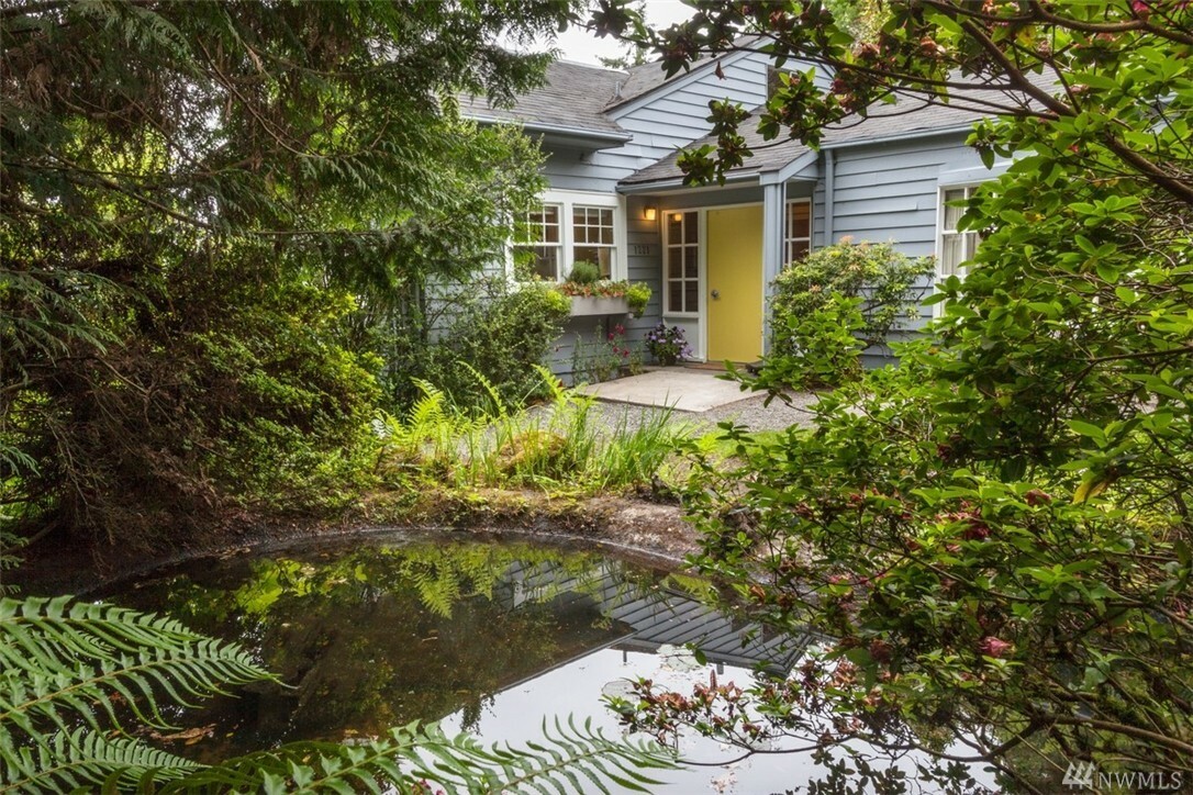 Property Photo:  1221 Evergreen Point Rd  WA 98039 