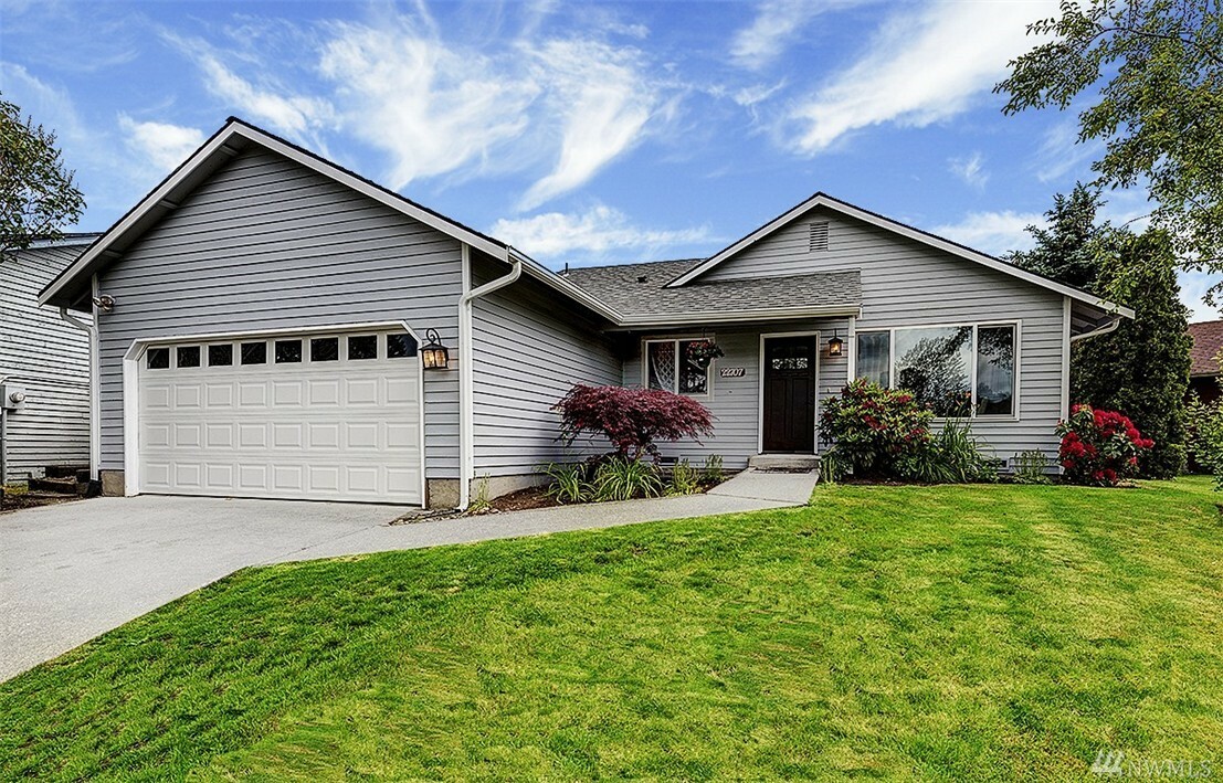 Property Photo:  22707 14 Place W  WA 98021 