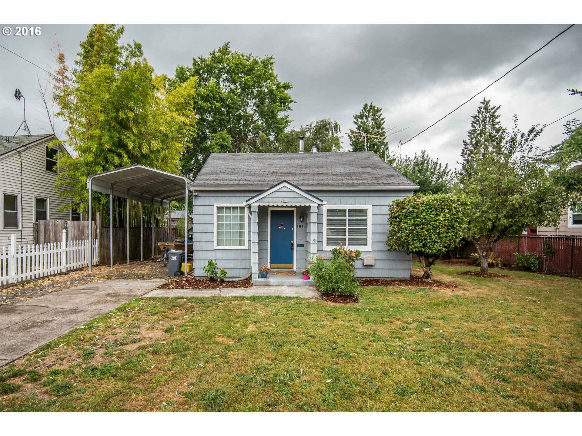 Property Photo: 2121 N Dekum St OR 97217