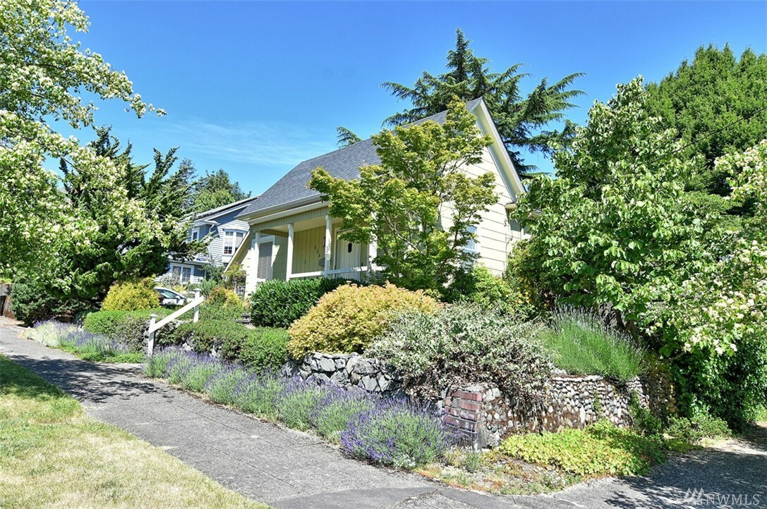 Property Photo:  626 N 64th St  WA 98103 