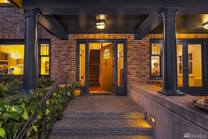 Property Photo: 310 W Prospect St WA 98119