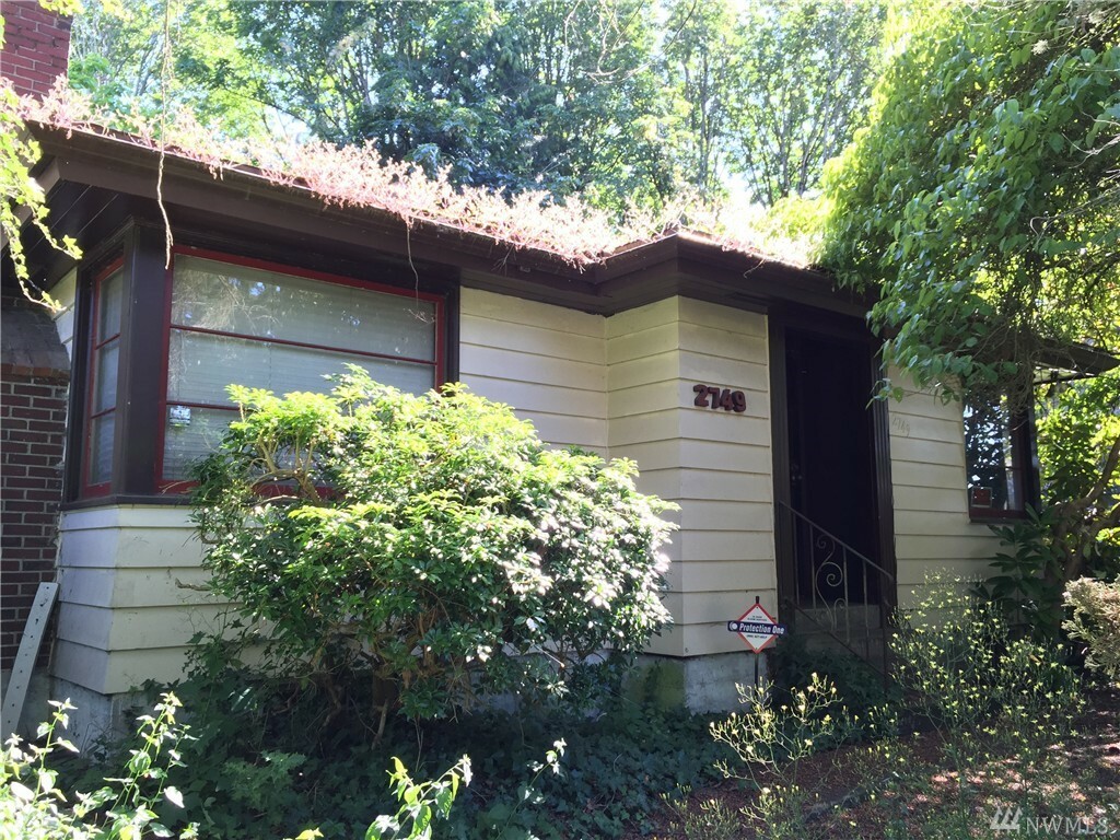 Property Photo: 2749 NE 98th St WA 98115