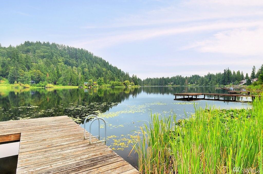 Property Photo:  17802 W Lake Desire Dr SE  WA 98058 